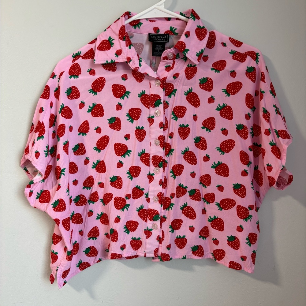 Hot Topic Pink Strawberry Boxy Fit Woven Button-Up - Picture 2 of 4
